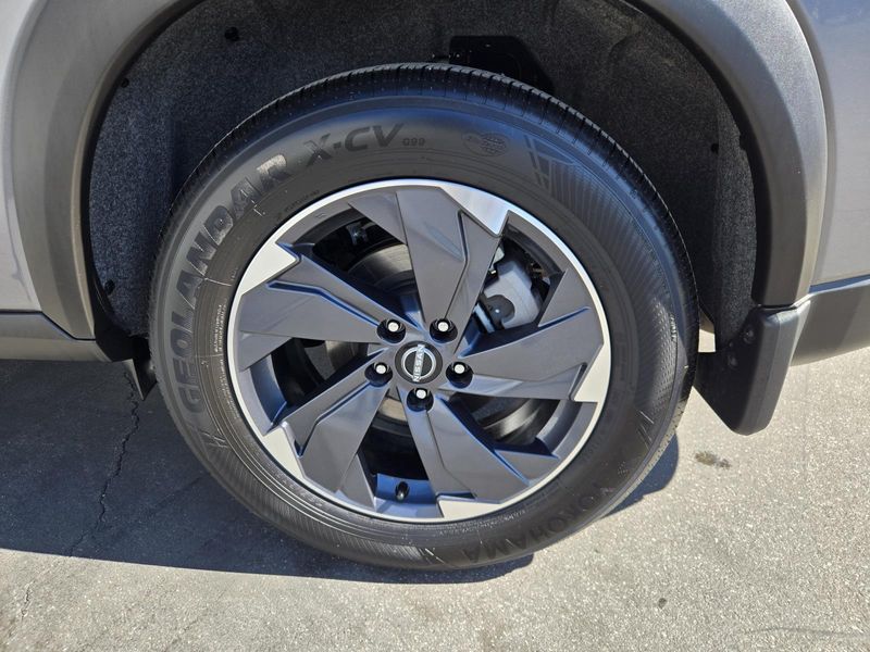 Used 2024 Nissan Rogue FWD SV