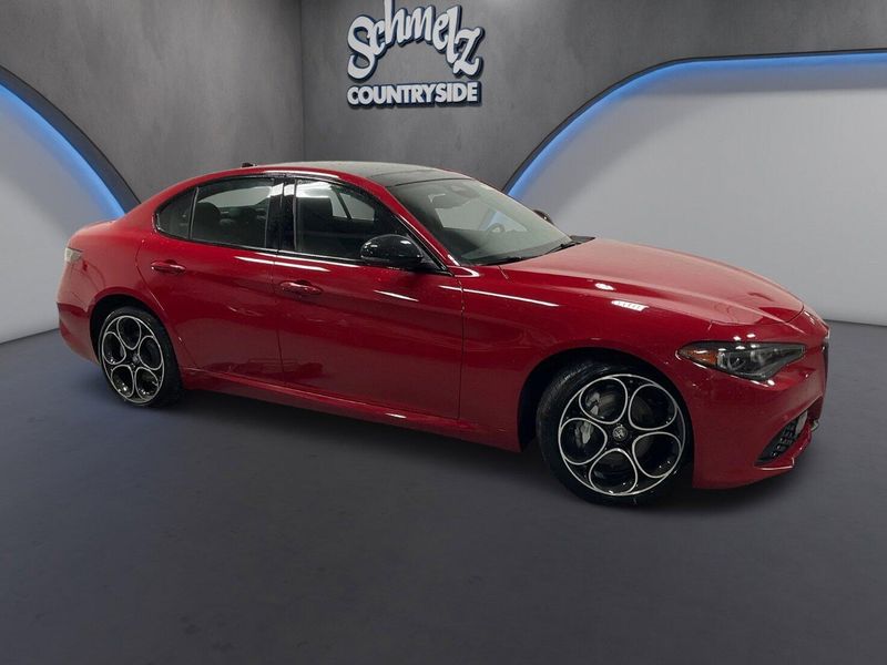 New 2025 Alfa Romeo Giulia AwdImage 2