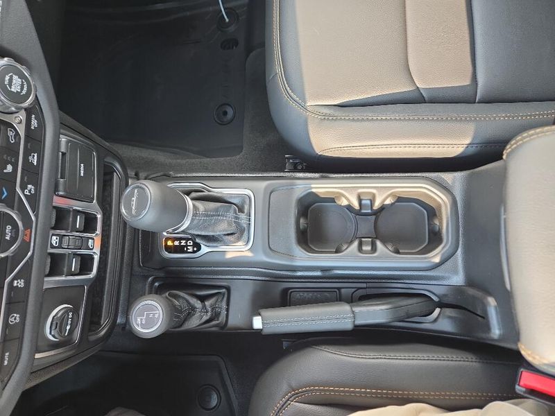2025 Jeep Gladiator Sport photo 15