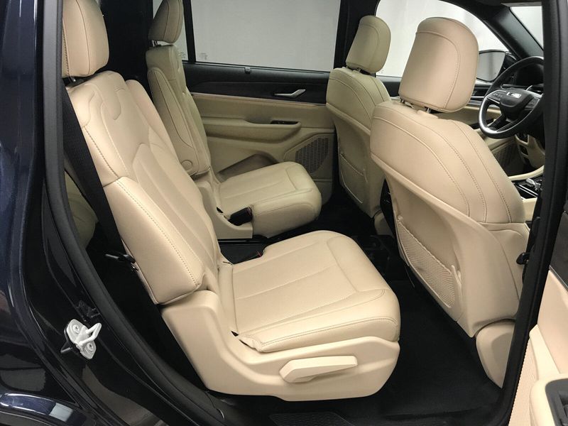 Used 2023 Jeep Grand Cherokee L LimitedImage 15