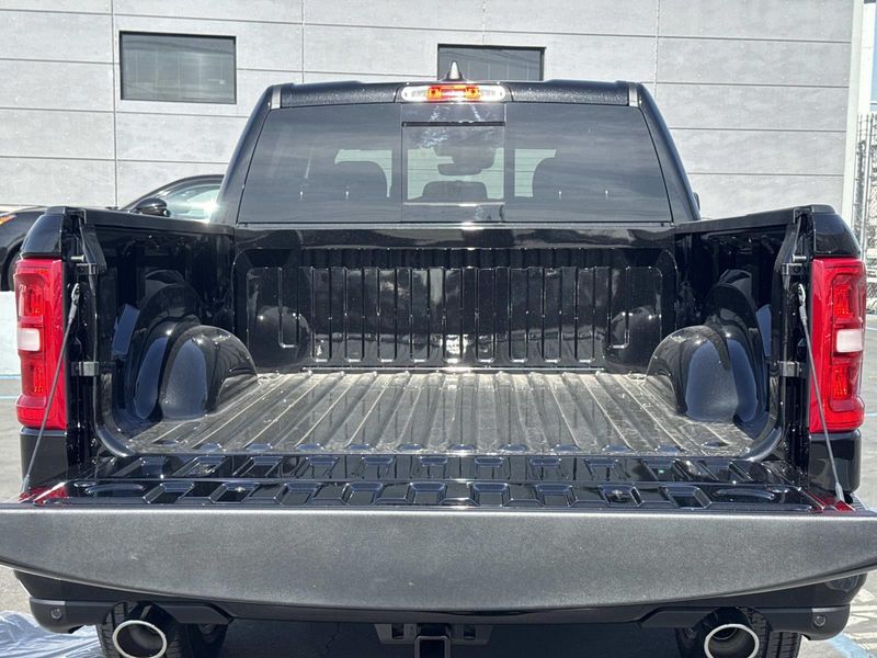 New 2026 RAM 1500 Big Horn Crew Cab 4x2 5'7' Box