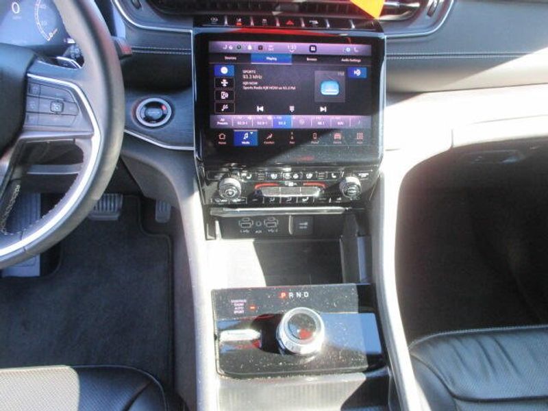 Used 2024 Jeep Grand Cherokee L LimitedImage 19
