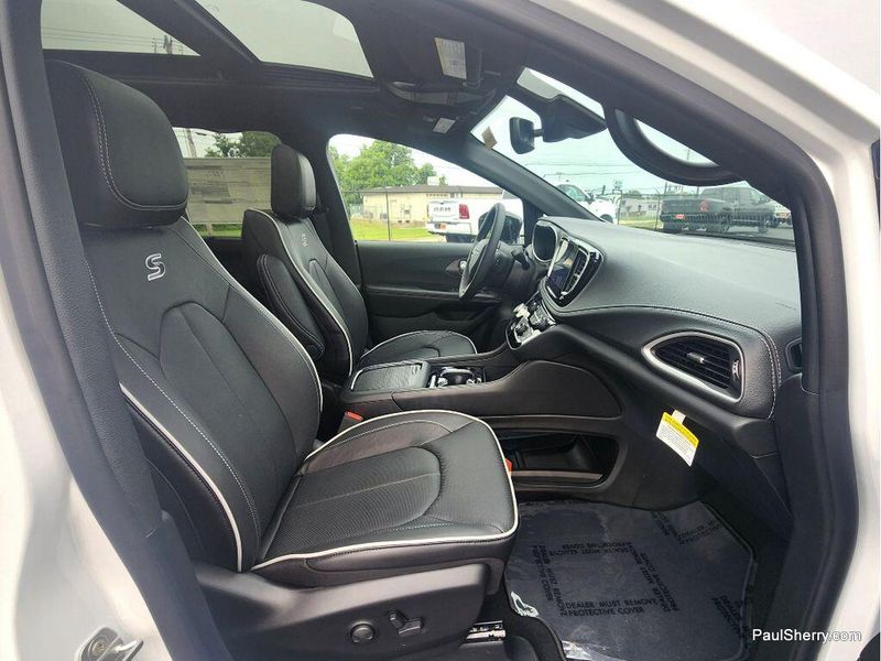 New 2027 Chrysler Pacifica Limited