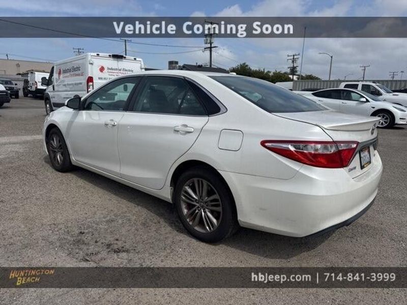 2015 Toyota Camry SEImage 7