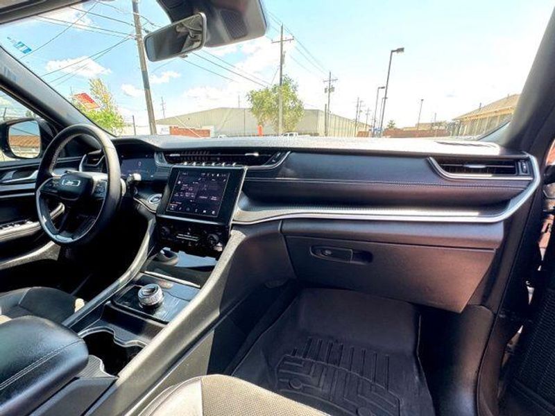 Used 2025 Jeep Grand Cherokee L Altitude XImage 14