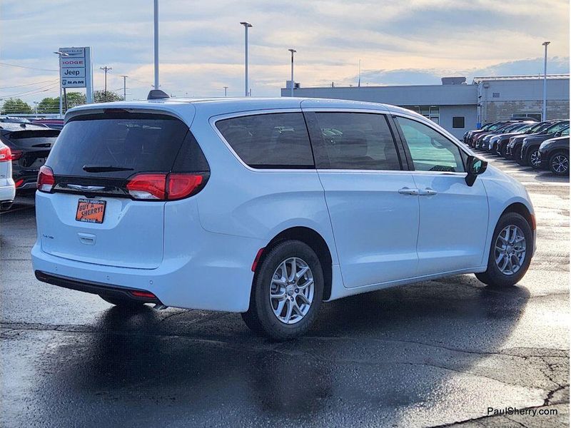 New 2026 Chrysler Voyager Lx