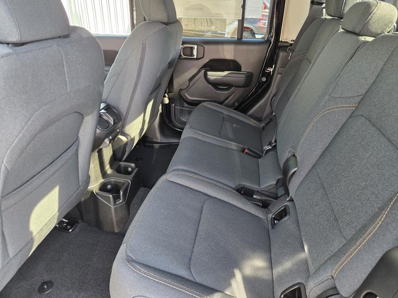 New 2026 Jeep Gladiator Sport S 4x4