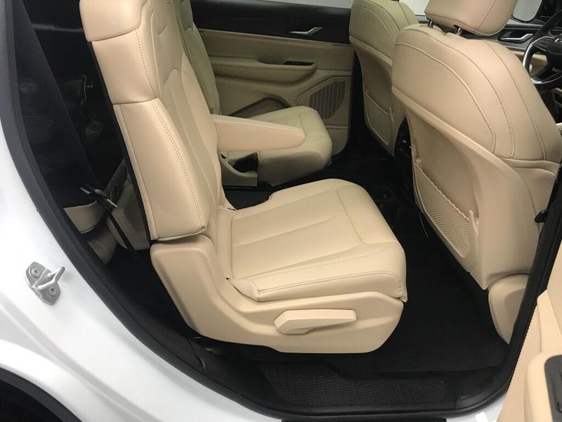 Used 2025 Jeep Grand Cherokee L LimitedImage 15