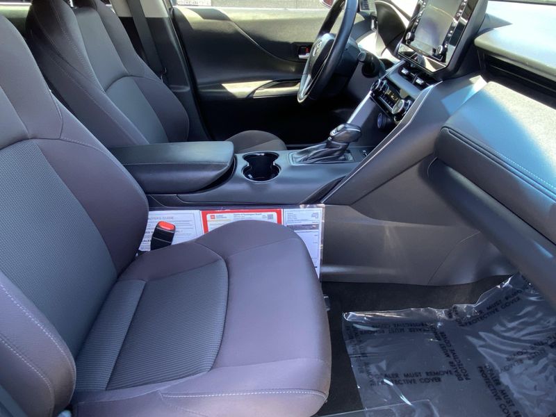 Used 2021 Toyota Venza LEImage 10