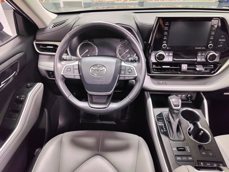 Used 2022 Toyota Highlander XLE AWD w/SunroofImage 23