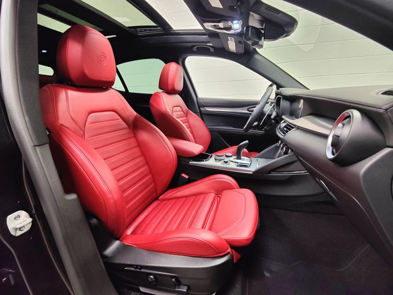 Used 2024 Alfa Romeo Stelvio Veloce AWD Premium w/Sunroof/NavImage 5