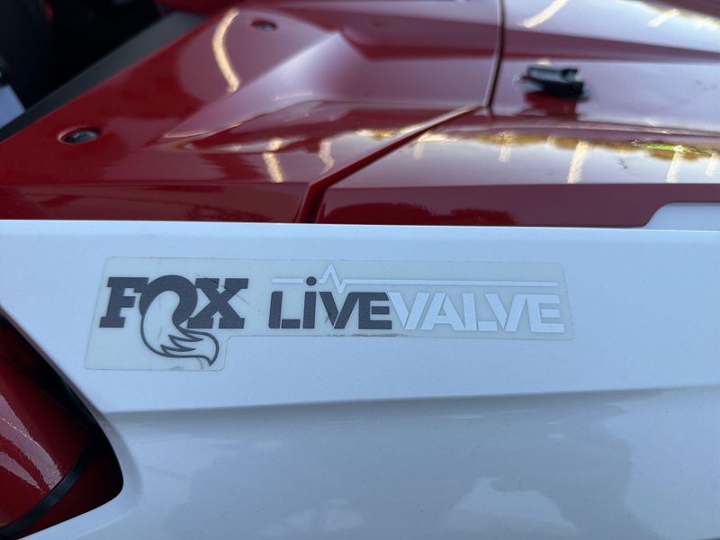 New 2026 Honda TALON1000R4 FOX LIVEVALVE Image 32