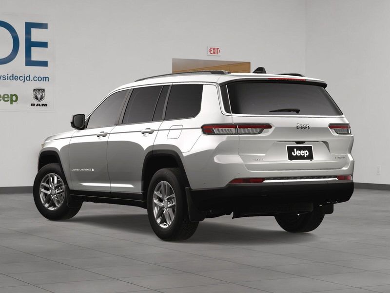 2025 Jeep Grand Cherokee Laredo X photo 4