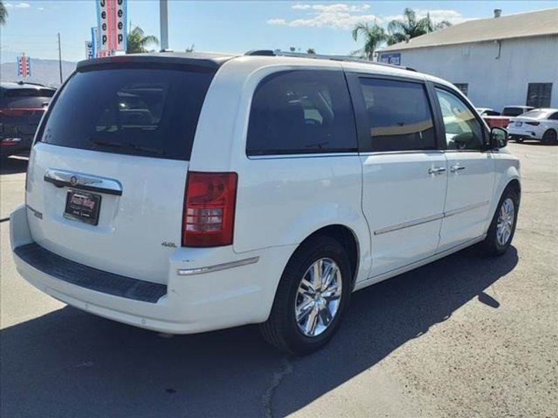 2008 Chrysler Town & Country LimitedImage 25