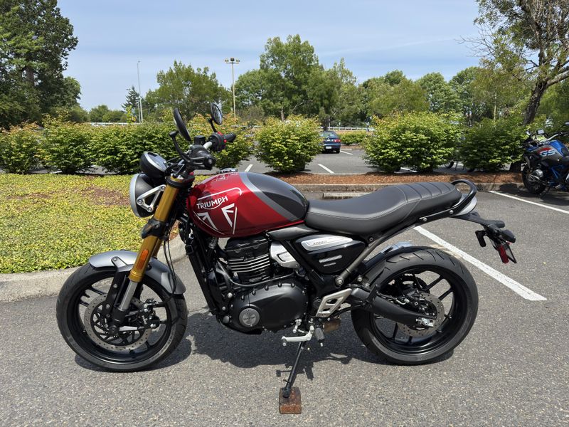 2025 Triumph SPEED 400 - CARNIVAL RED - STORM GREY 