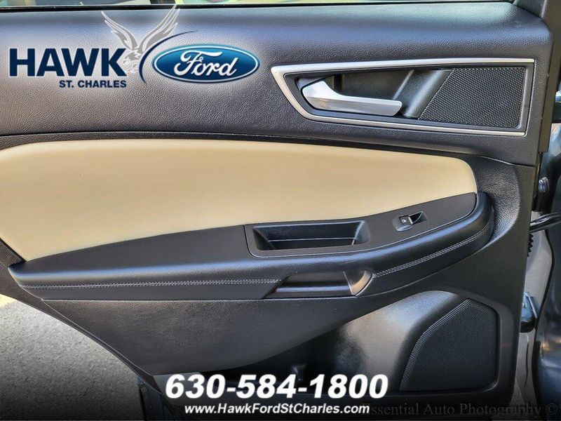 2022 Ford Edge SEL photo 17