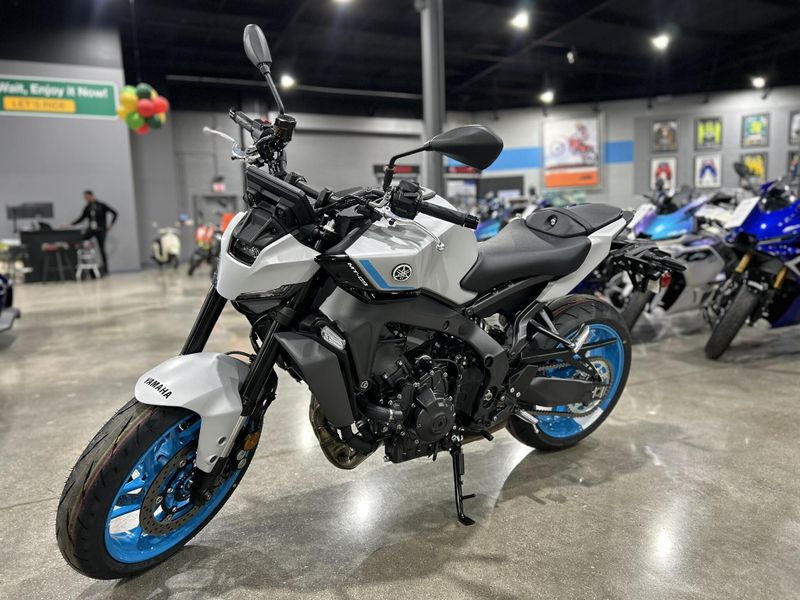 2025 Yamaha MT-09 Image 2