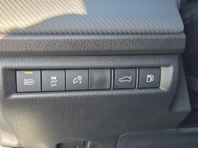 Used 2026 Toyota Camry SE (Natl)