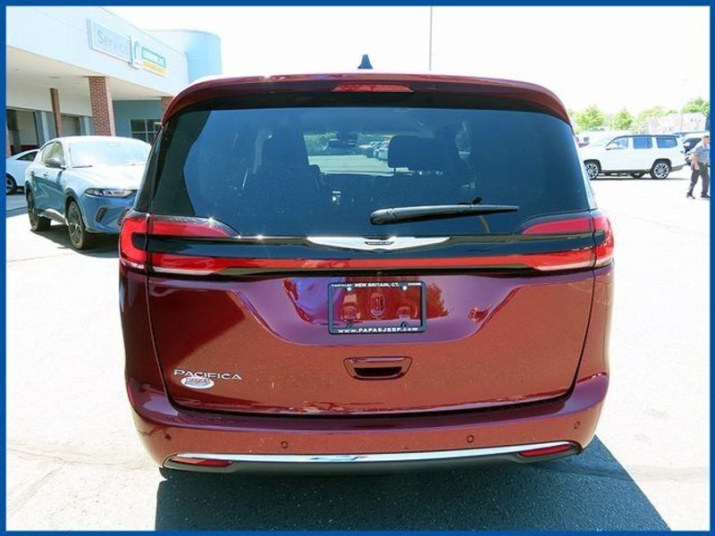 2023 Chrysler Pacifica Touring LImage 6