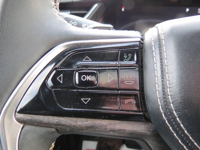 Used 2024 Jeep Grand Cherokee L Overland 4x4 4dr SUVImage 23