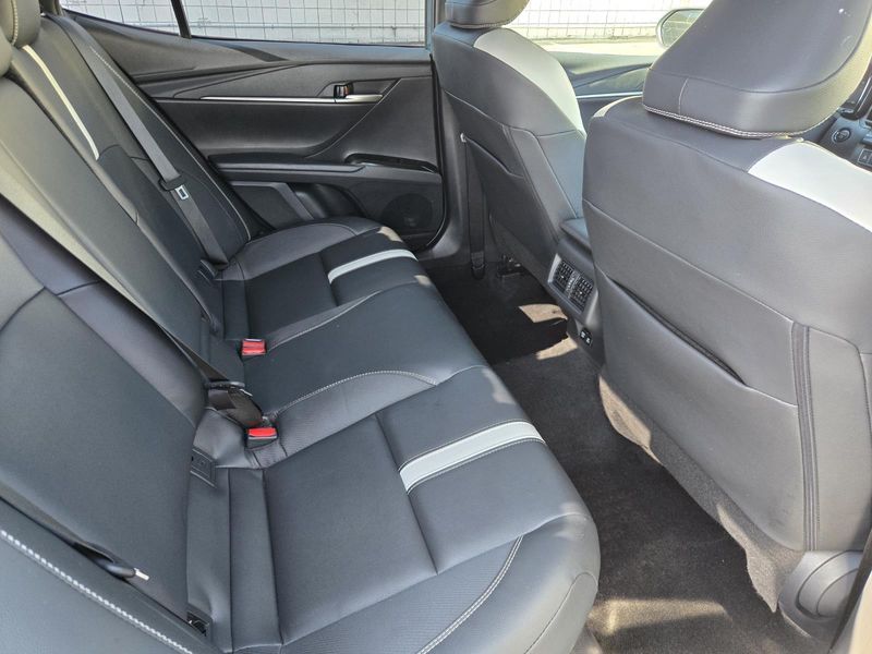 Used 2026 Toyota Camry SE (Natl)