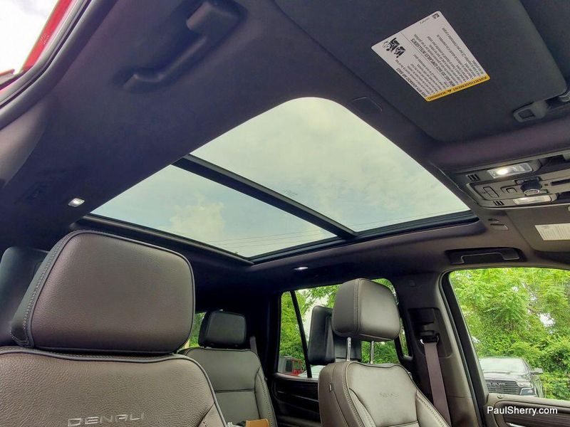 2023 GMC Yukon Denali ReserveImage 9