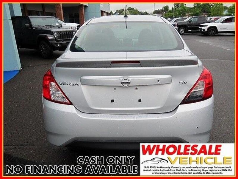 2018 Nissan Versa 1.6 SVImage 6