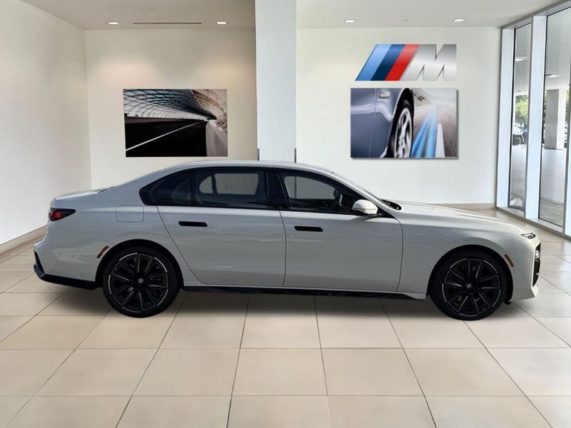 2025 BMW 7 Series 760i xDriveImage 5