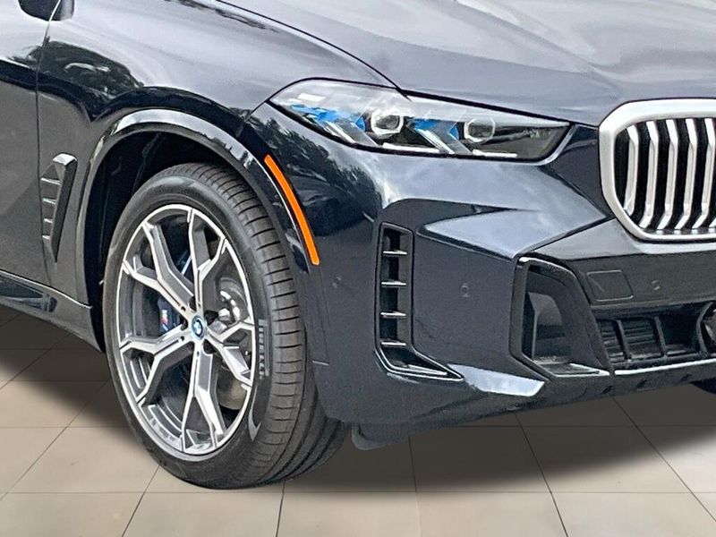 2025 BMW X5 xDrive50eImage 11