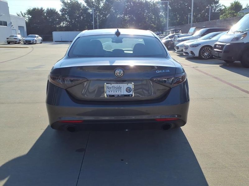 Used 2024 Alfa Romeo Giulia TiImage 7