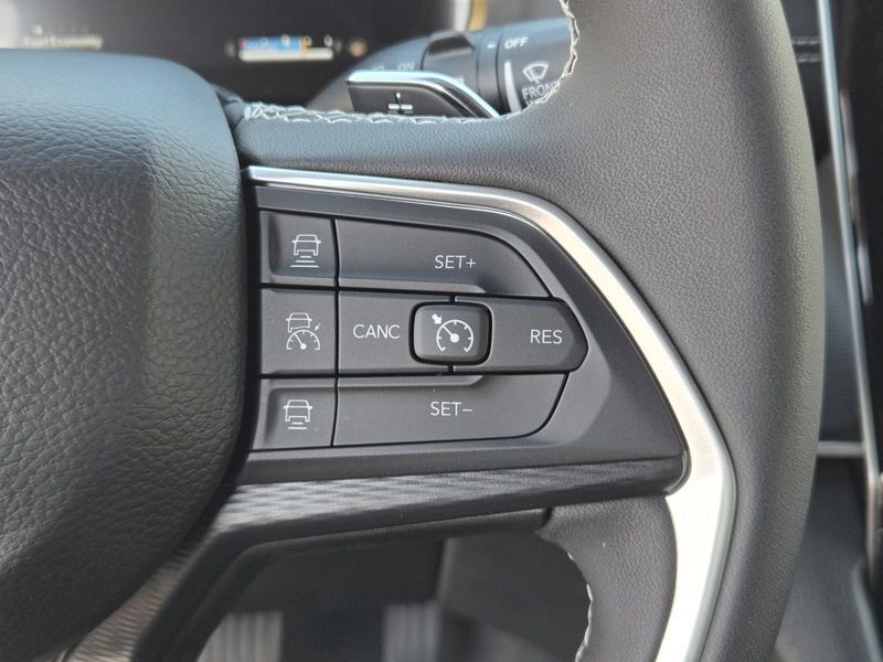 Used 2025 Jeep Grand Cherokee Laredo X 4x2