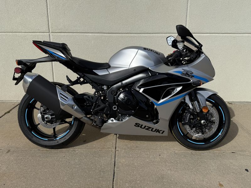2025 Suzuki GSXR 1000Image 2