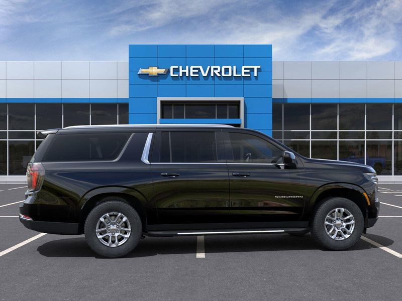 2025 Chevrolet Suburban LTImage 5