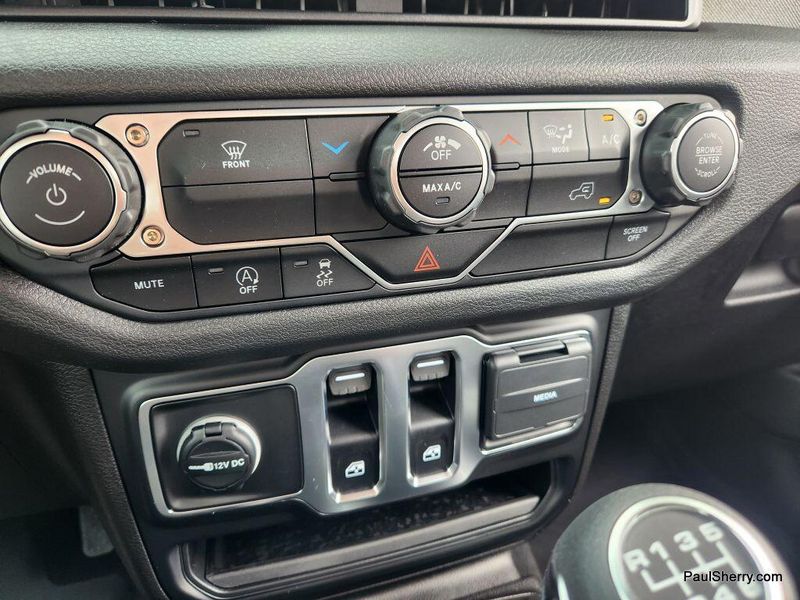 2025 Jeep Wrangler 2-door SportImage 33