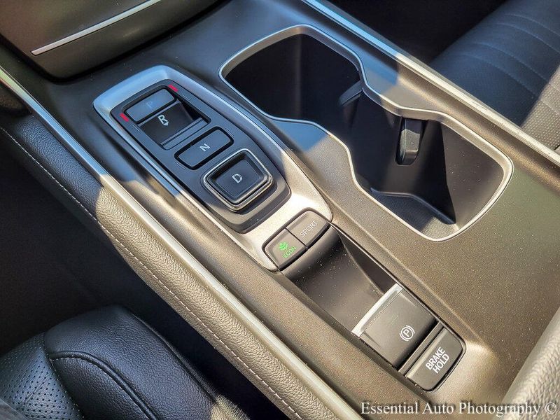 2019 Honda Accord Touring 2.0T photo 17