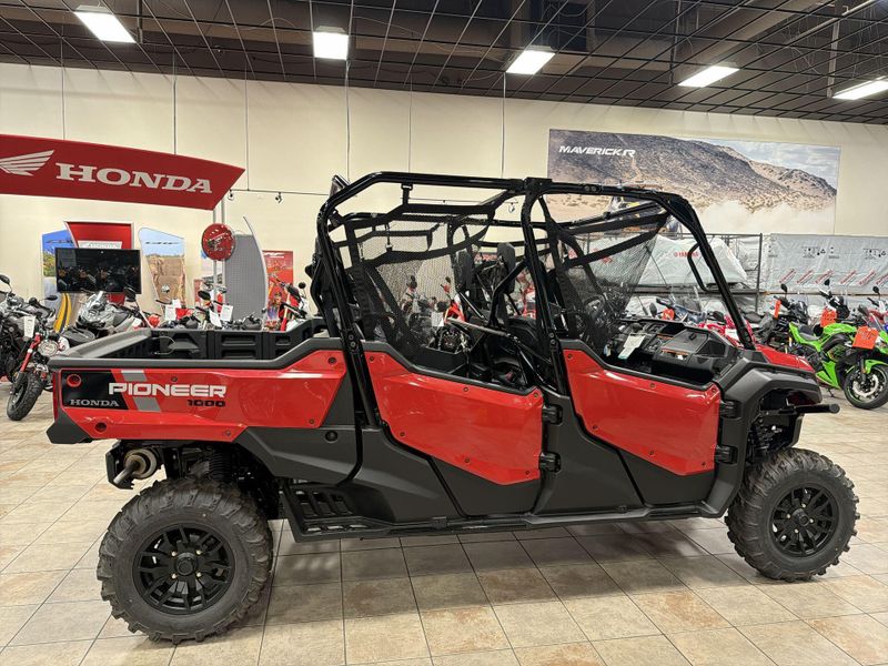 New 2025 Honda PIONEER 1000-6 DLX CREW Image 18