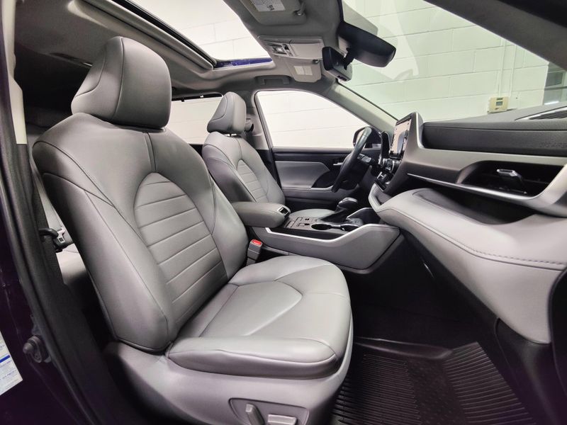 Used 2022 Toyota Highlander XLE AWD w/SunroofImage 5