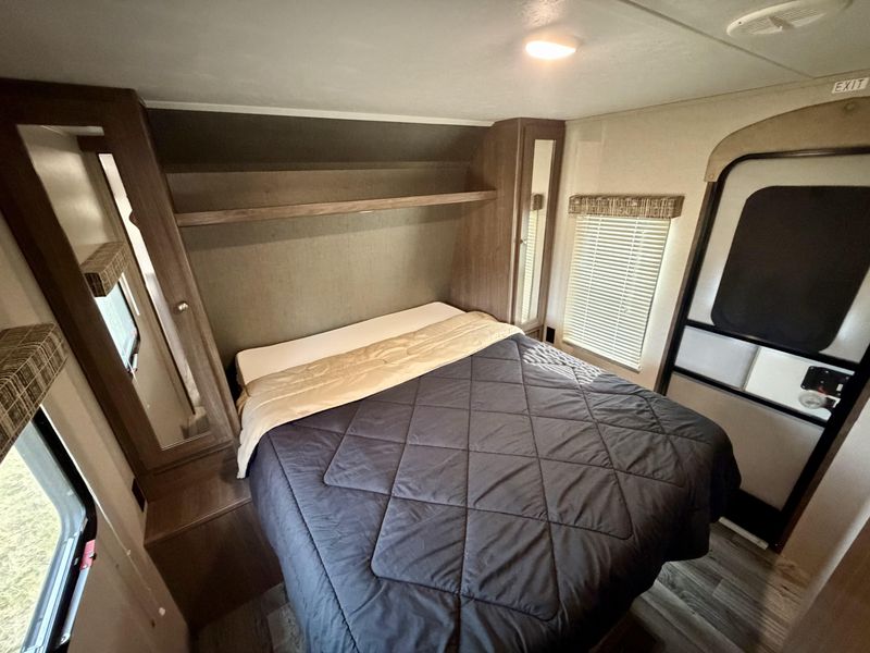 Used 2018 KEYSTONE HIDEOUT 26RLSWE Image 8