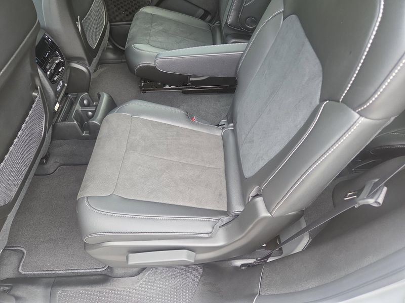 2025 Jeep Grand Cherokee Altitude photo 9