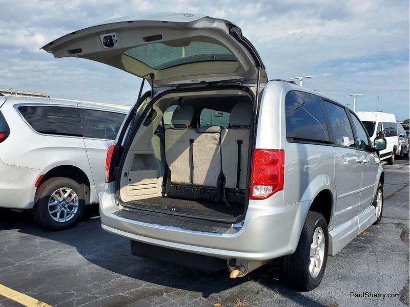 Used 2012 Dodge Grand Caravan SXTImage 13