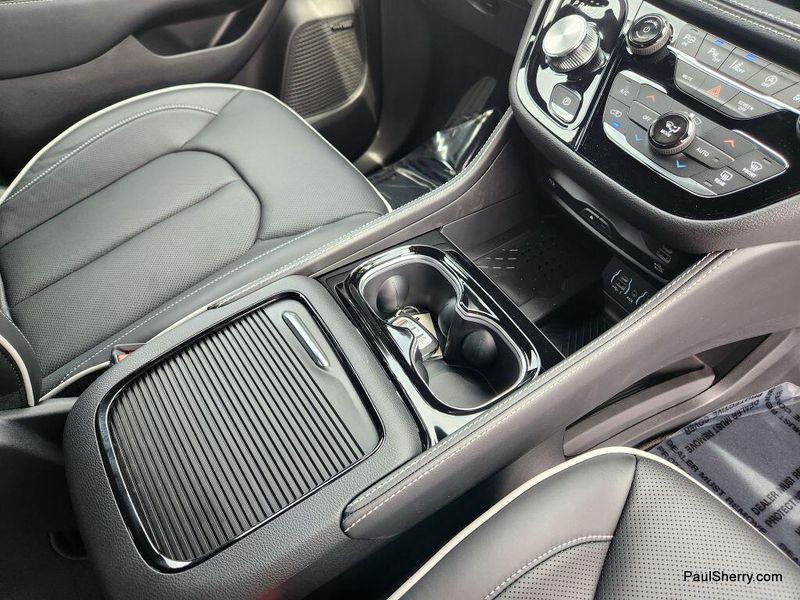 New 2025 Chrysler Pacifica LimitedImage 40