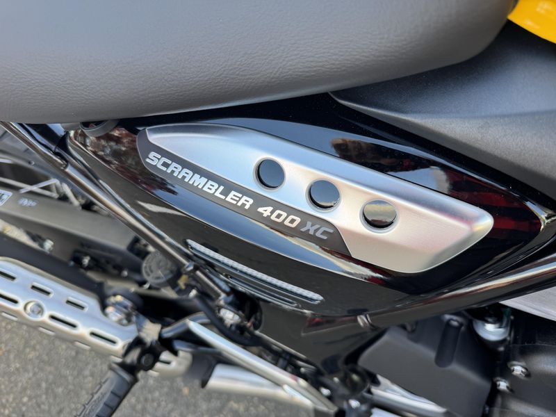2026 Triumph Scrambler 400 XC - RACING YELLOW 