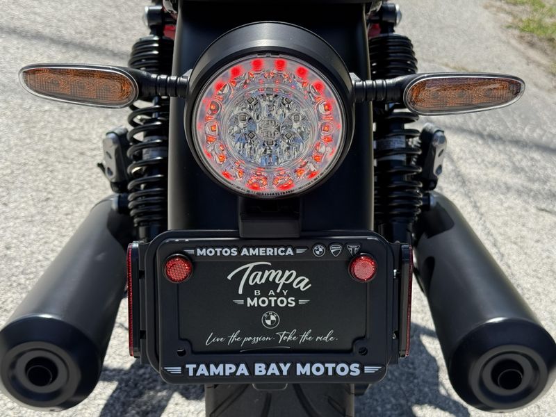 2024 Moto Guzzi V7 Stone Corsa