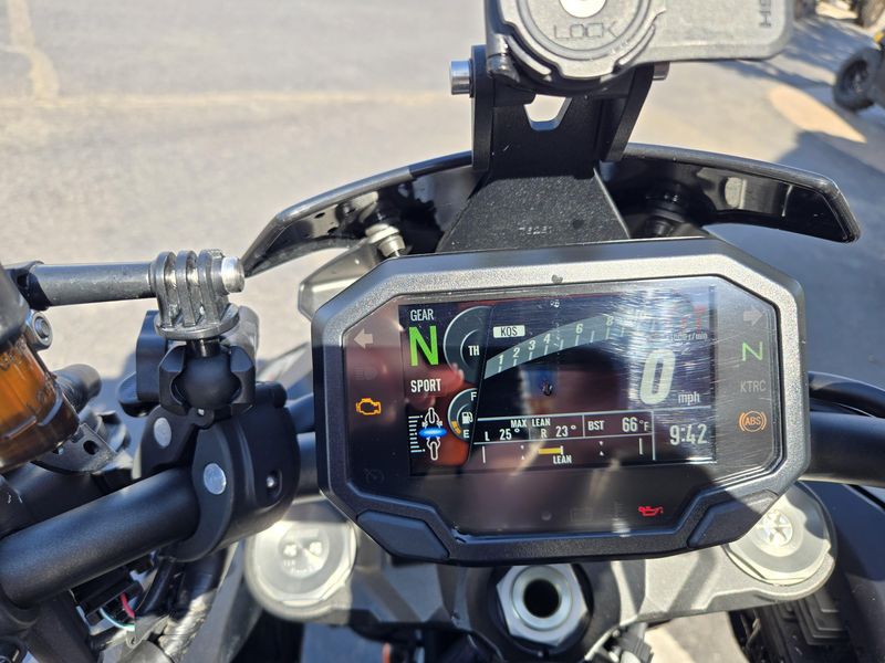 2021 Kawasaki Z H2 Base Image 23