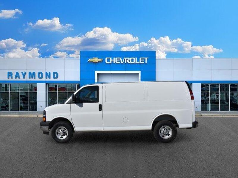 New 2026 Chevrolet Express 2500 Work VanImage 7
