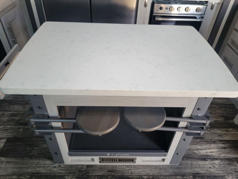 Used 2021 KEYSTONE RV FUZION 373 Image 12