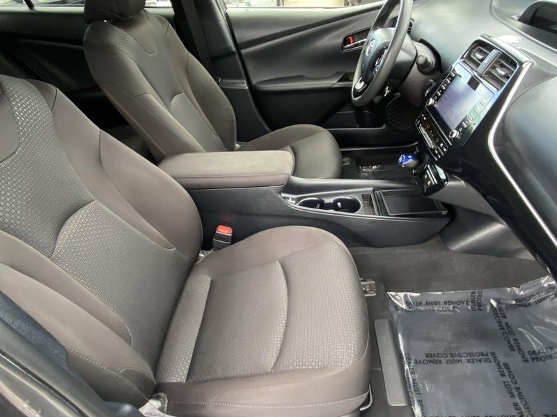Used 2020 Toyota Prius LEImage 10