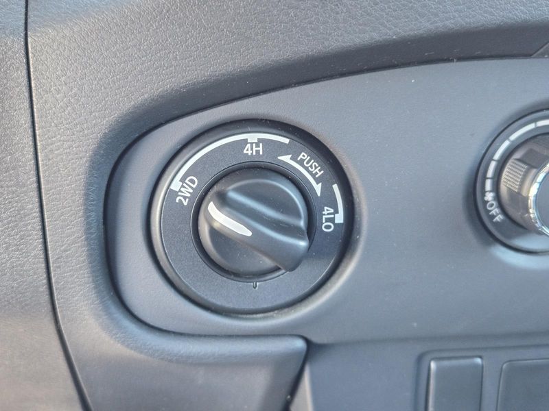 Used 2024 Nissan Frontier Crew Cab 4x4 SV