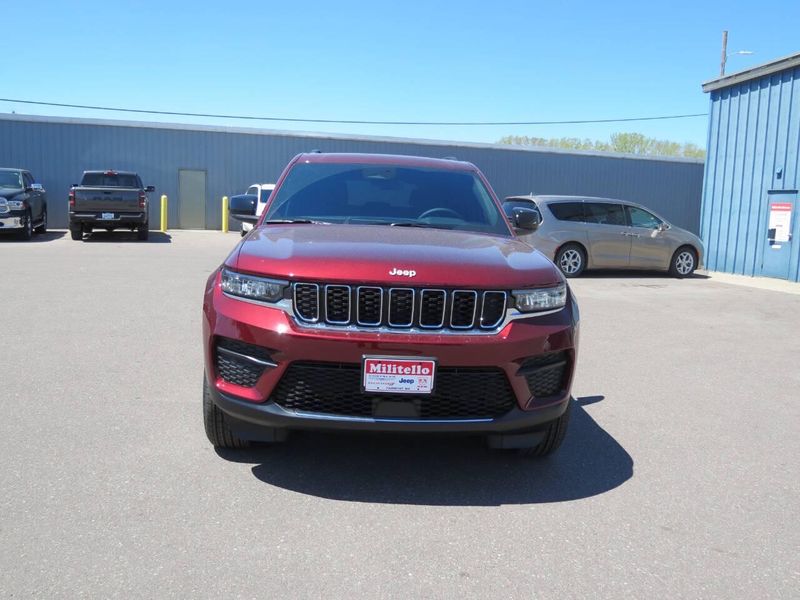 New 2026 Jeep Grand Cherokee Laredo X 4x4Image 4