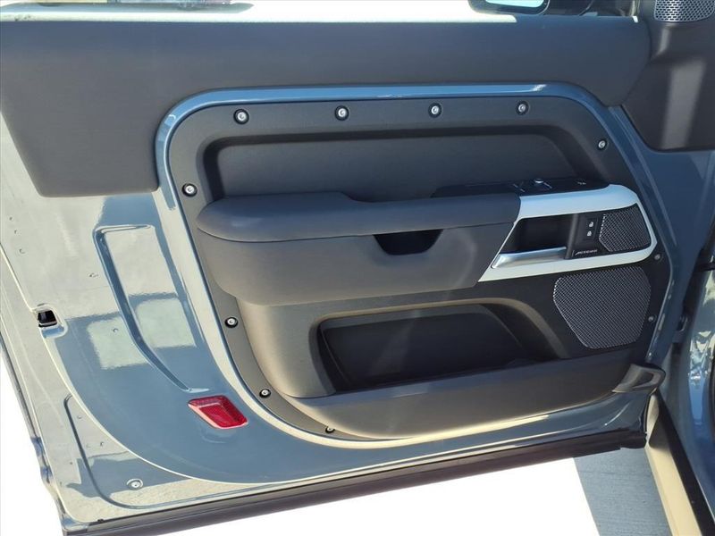 Used 2023 Land Rover Defender 90 SImage 19